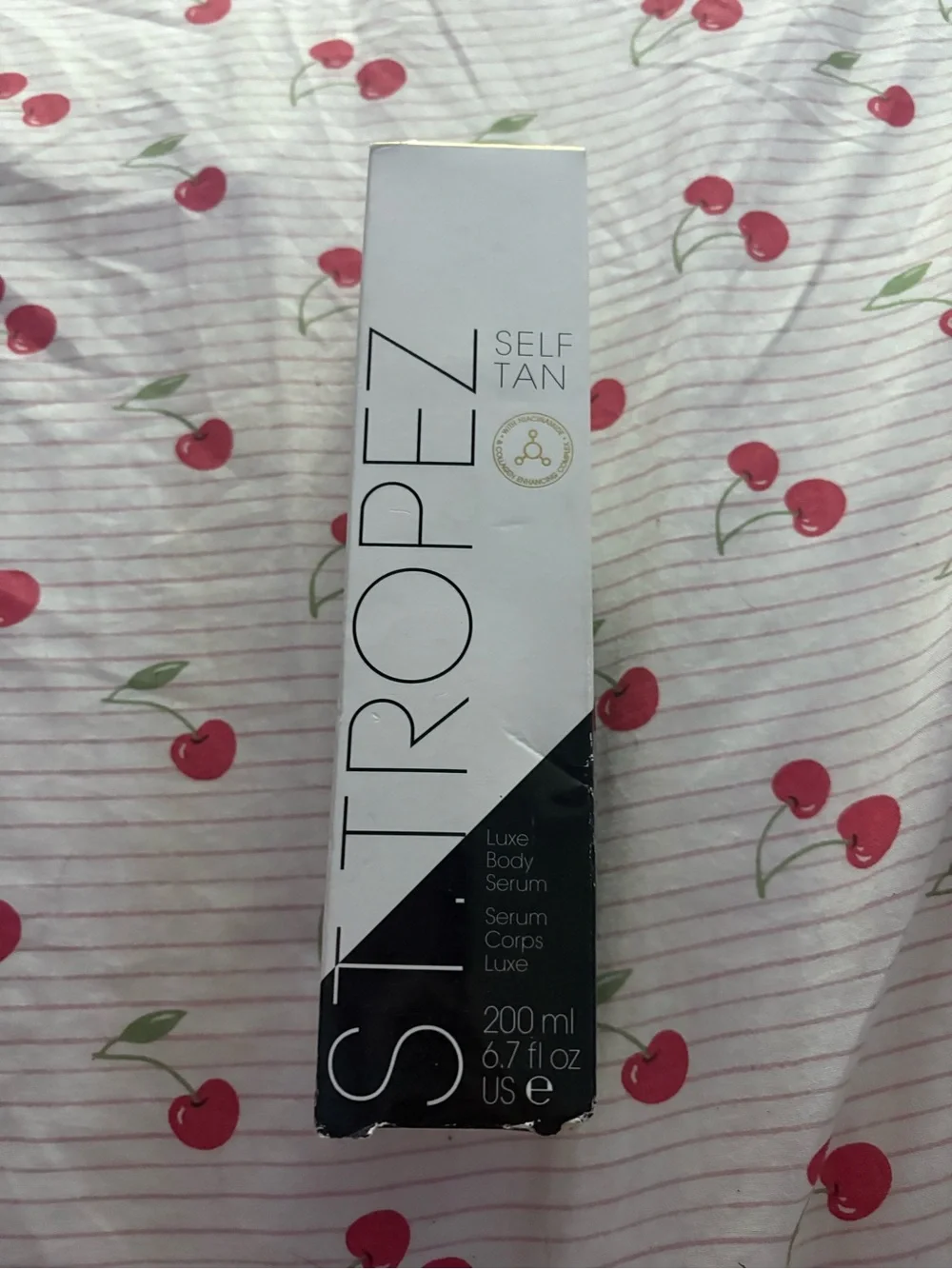 St. Tropez Self Tan Luxe Body Serum – Amber & White Bottle